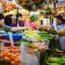 Kegiatan Ekonomi Masyarakat Indonesia Sektor Utama dan Tantangannya